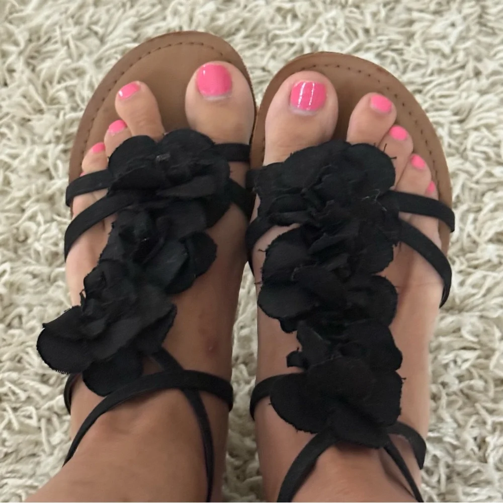 Nine West Plumerial Sandal Floral Fabric Sandals 11M Black Floral embellishment